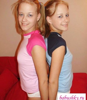 Киски развратных сестричек - фото голых близняшек