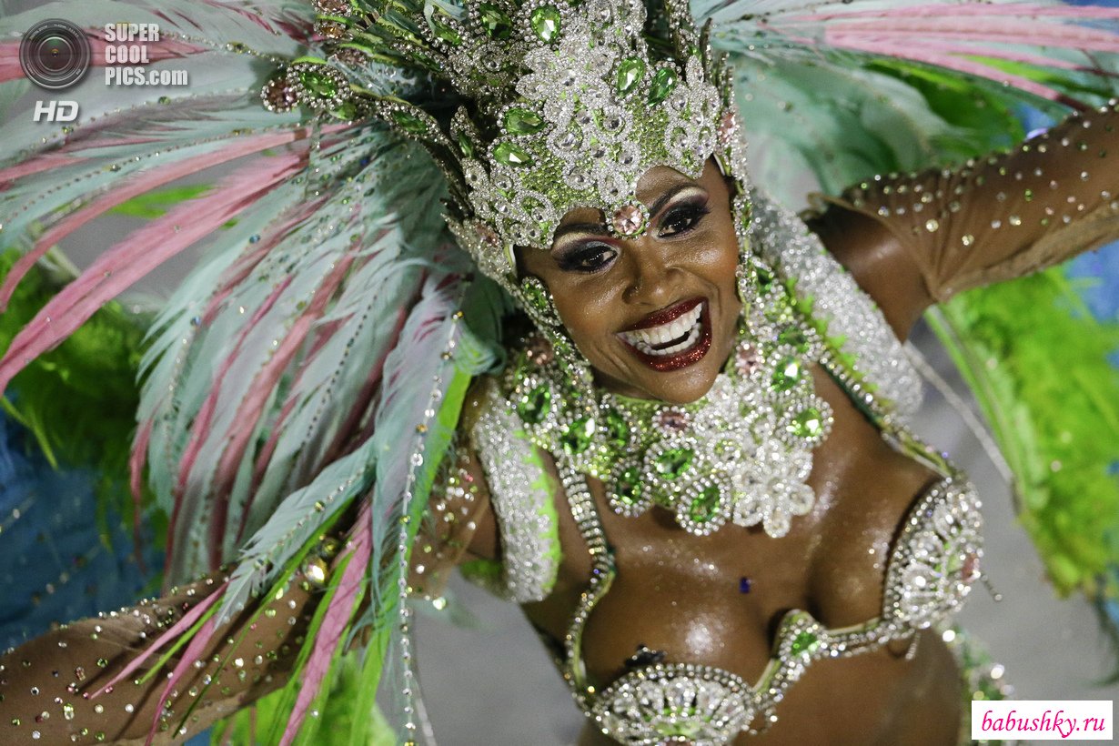 Сексуальные наряды голых бразильянок на карнавале