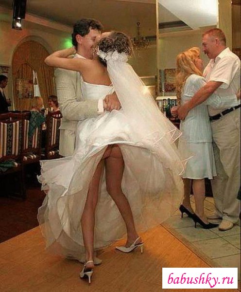 Сексуальный обнажённый апскирт под платьями невест