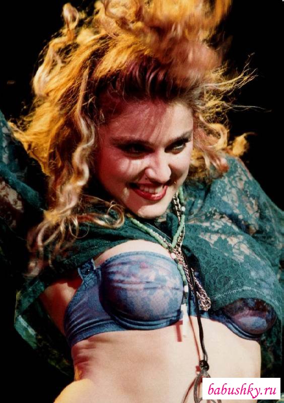 Сиськи знаменитой  Мадонны в фотосессии