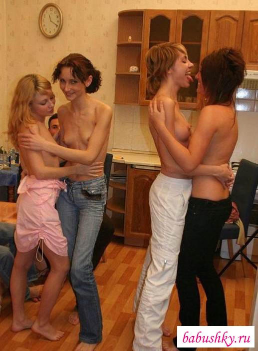Русские студенты устроили трах на кухне на вечеринке (16 фото с порно)