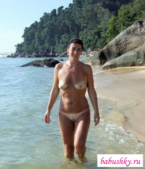 Обнаженные тела жен на пляже   (25 фото эротики)